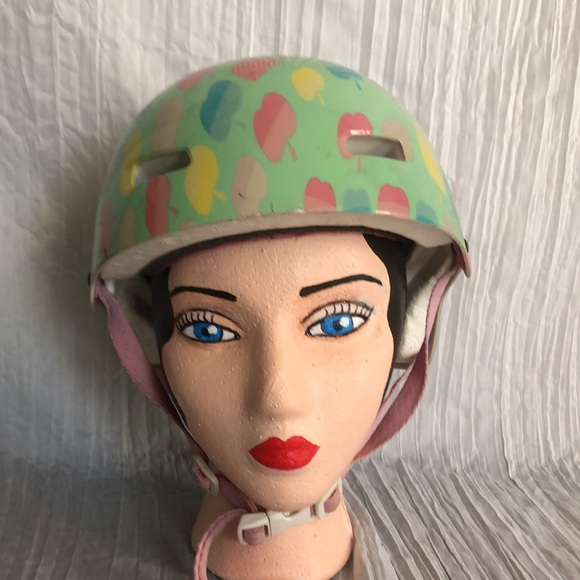 HELLO KITTY SANRIO child helmet size "child 9/16" green with apple & kitty logo - Picture 8 of 11